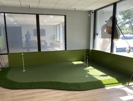 Golf simulator bay at The Back Nine Golf | Tampa - Carrollwood in Tampa