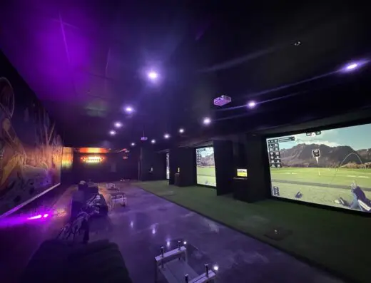 2 Birdies 1 Lounge Indoor Golf