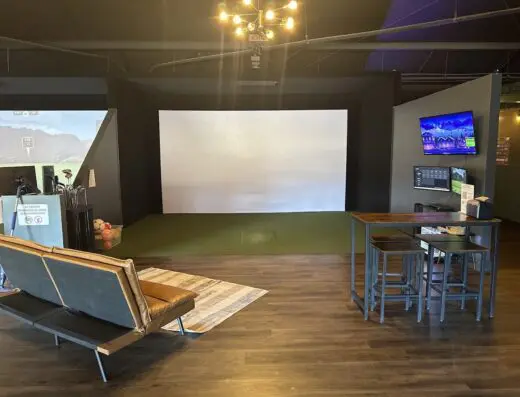 Inside Beyond Par Indoor Golf - indoor golf in Milan, TN