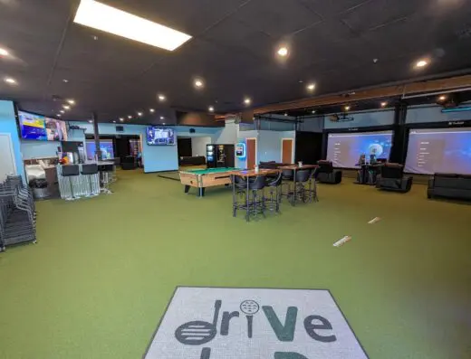 Inside driVe baR - indoor golf in Arlington, WA