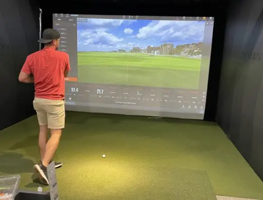 Inside Golf Galaxy Lutz - indoor golf simulator venue