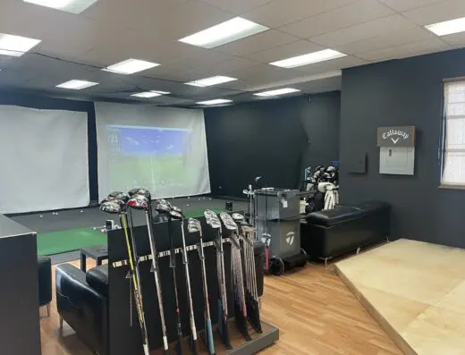 HILux Golf Studio