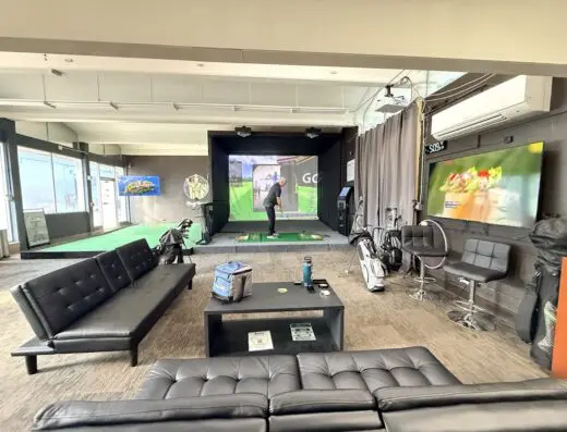 Inside King Swing - indoor golf in Aiea, HI