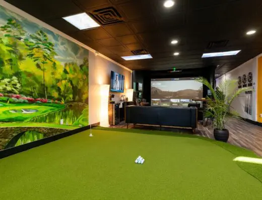 Inside Links365 - indoor golf in Roanoke, VA
