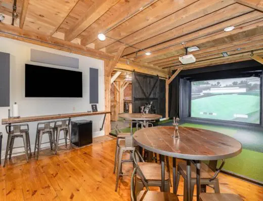 Sim bay with lounge table and TV, exposed brick at Lititz Golf in Lititz, PA