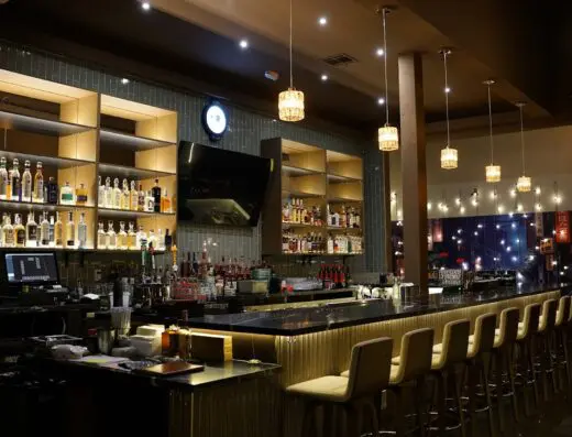 Nice Shot Golf Lounge & Bar