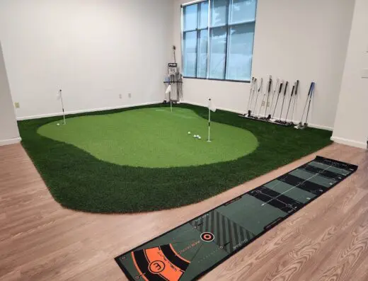 Inside No Bogeys Golf - Bakersfield - indoor golf simulator venue