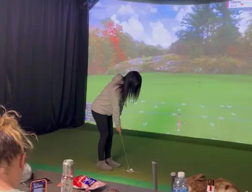 Inside Par 4 Sports - indoor golf in Centralia, WA