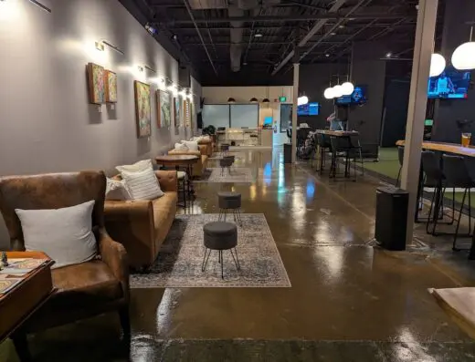 Tee 2 Green Indoor Golf & Lounge