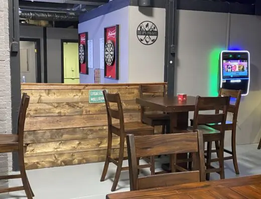 Tee Up Taproom golf simulators and bar