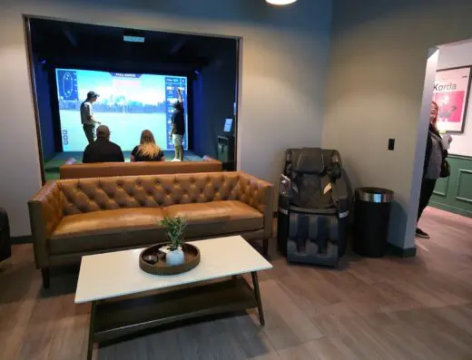 Inside The Back Nine Golf Amarillo, TX - indoor golf simulator venue