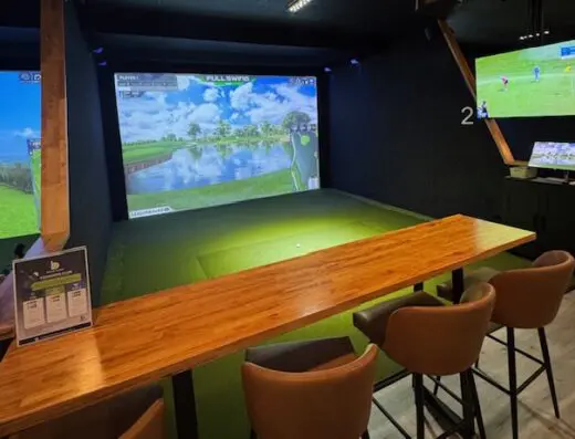 Inside The Back Nine Golf Eugene, OR - indoor golf simulator venue