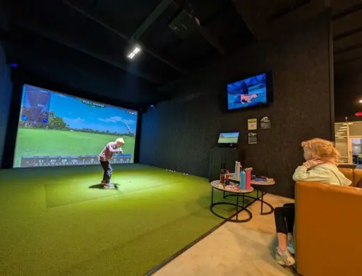 Inside The Back Nine Golf Shreveport, LA - indoor golf simulator venue