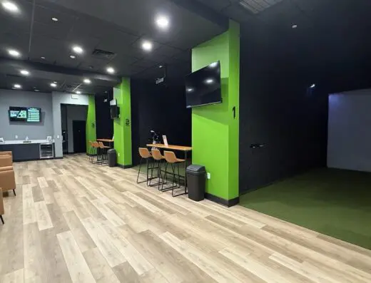 Inside The Back Nine Golf Spring Hill, FL - indoor golf simulator venue
