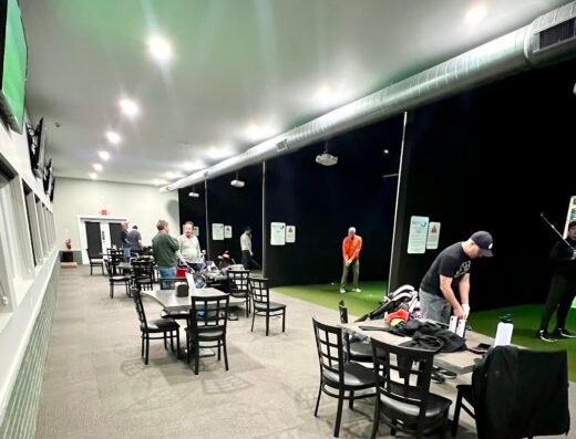 Golf simulator bay at Breaking Par Indoor Golf in Mt Vernon