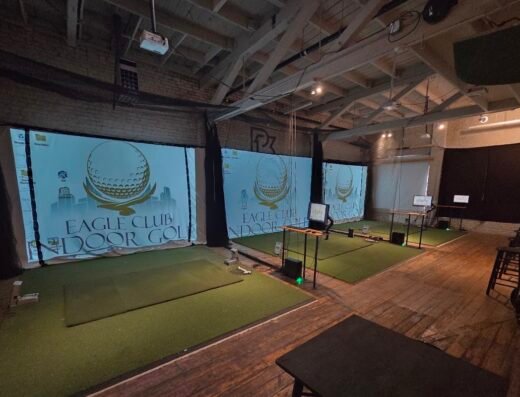 Hitting bay with screen at Eagle Club Indoor Golf in San Francisco, CA