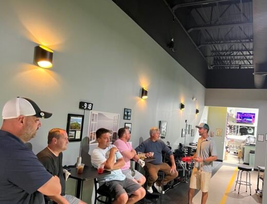 Lounge with guests at Virtual Fairways in Pickerington, OH